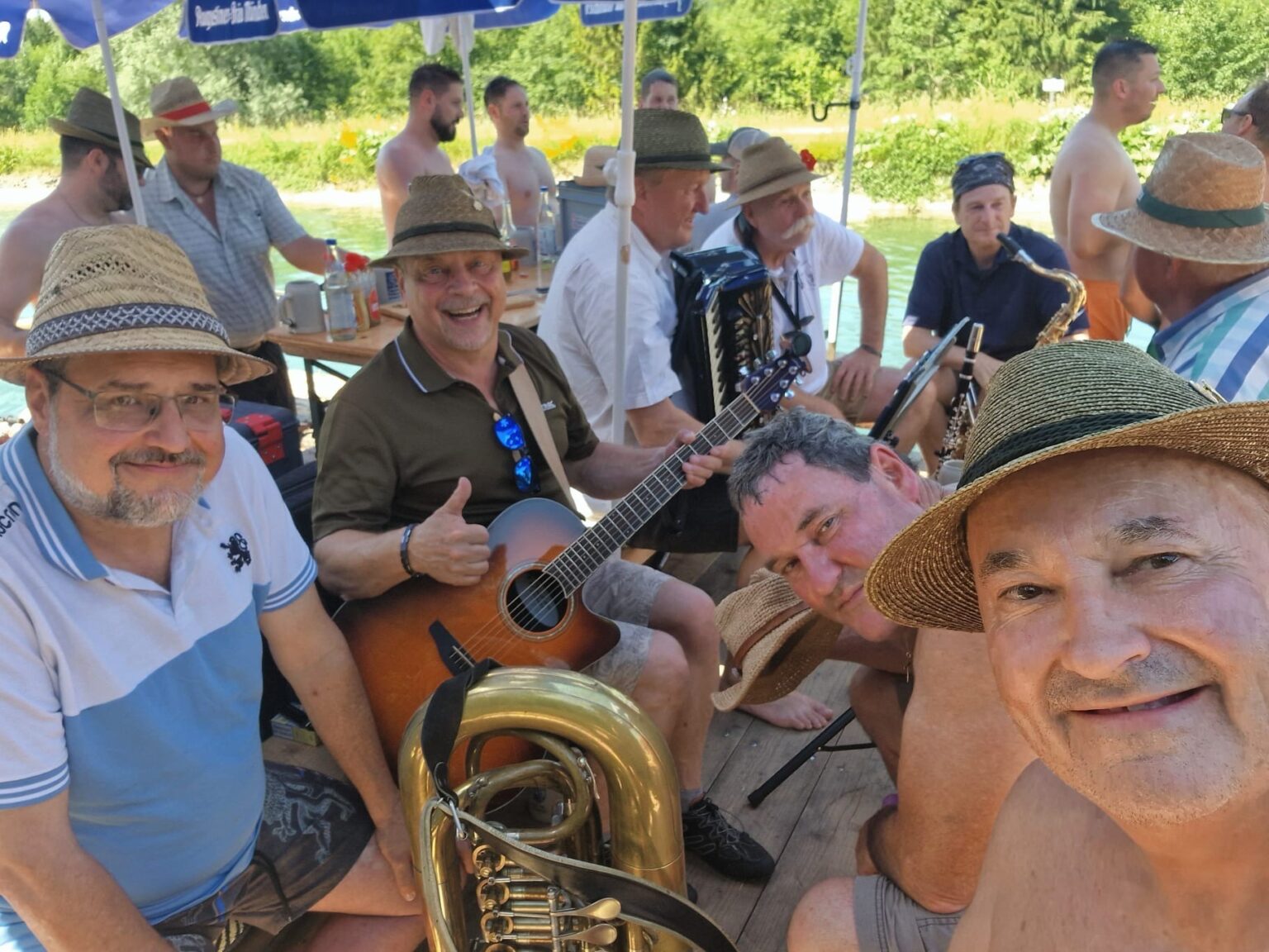 musikalische Unterstützung Uf60 Flossfahrt
